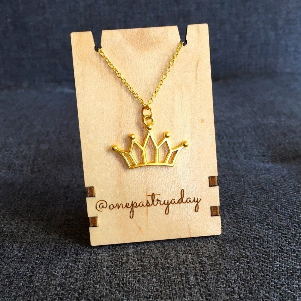 Handcrafted Fashion Gold Cut Out Crown Tiara Necklace, 18 inch